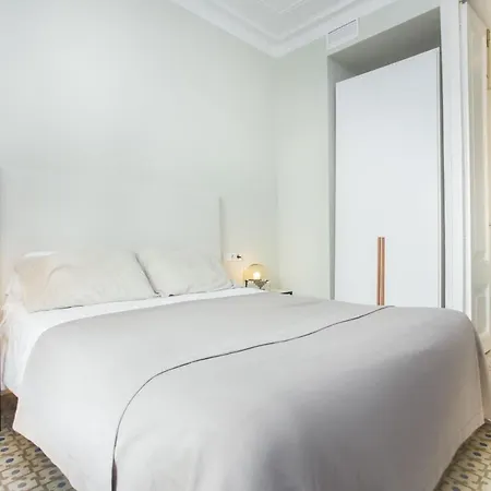 4bedroom With A Balcony In Ramblas 1 2