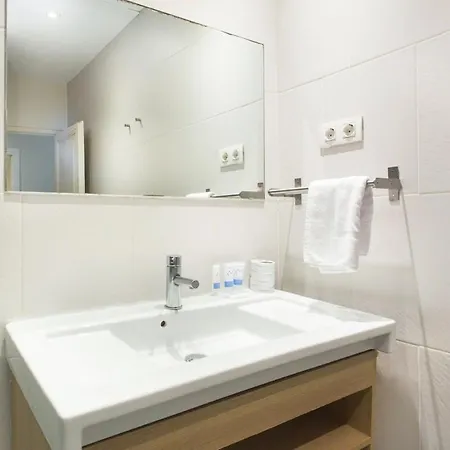 4bedroom With A Balcony In Ramblas 1 2 * Barcelona