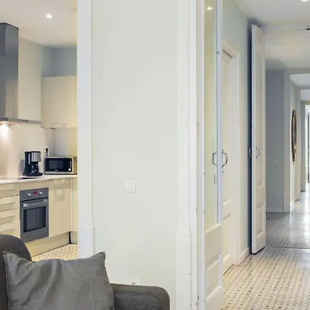 4bedroom With A Balcony In Ramblas 1 2 Barcelona